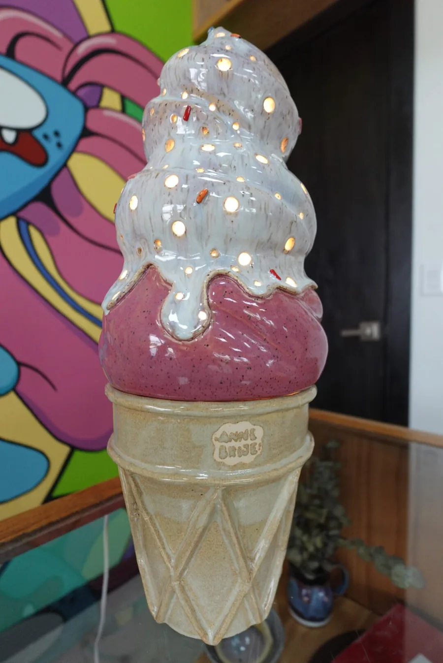 "Ice Dream" ice cream themed ceramic table lamp